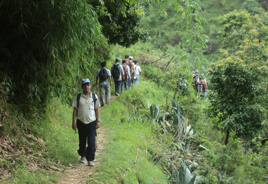 holiday adventure nepal trek